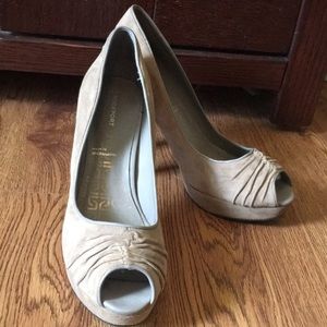 NWOT Rockport Tope suede peep toe heels